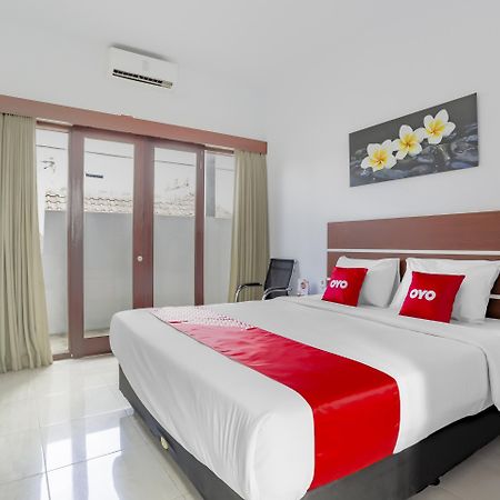 Oyo 3852 Valomia Guest House Dempassar Exterior foto