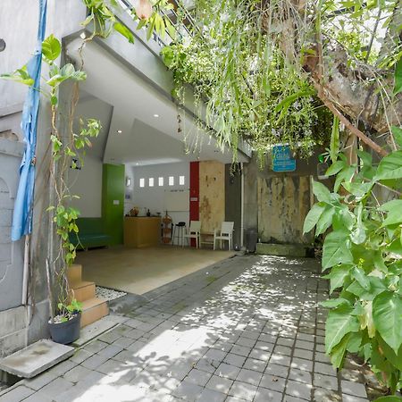 Oyo 3852 Valomia Guest House Dempassar Exterior foto