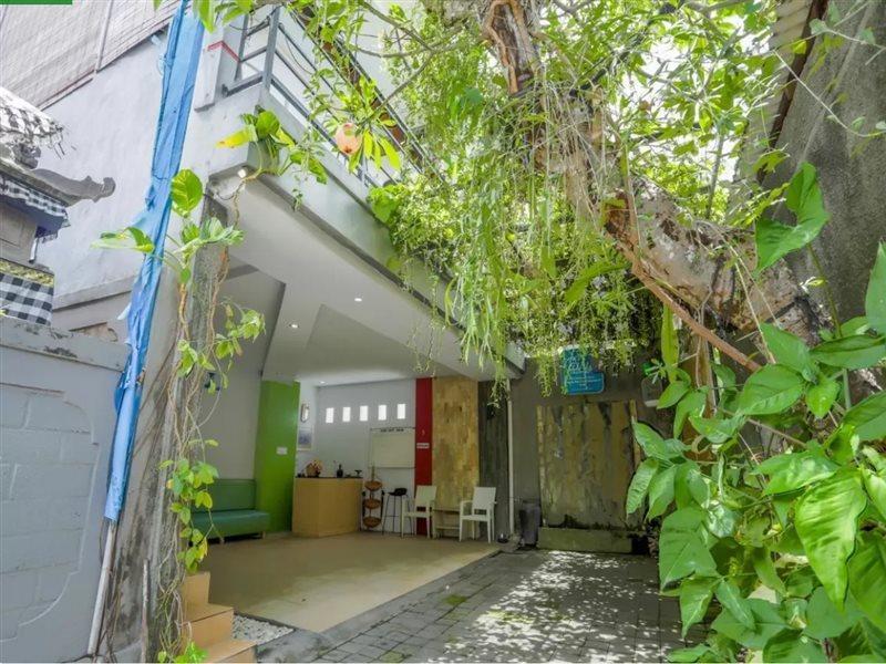 Oyo 3852 Valomia Guest House Dempassar Exterior foto