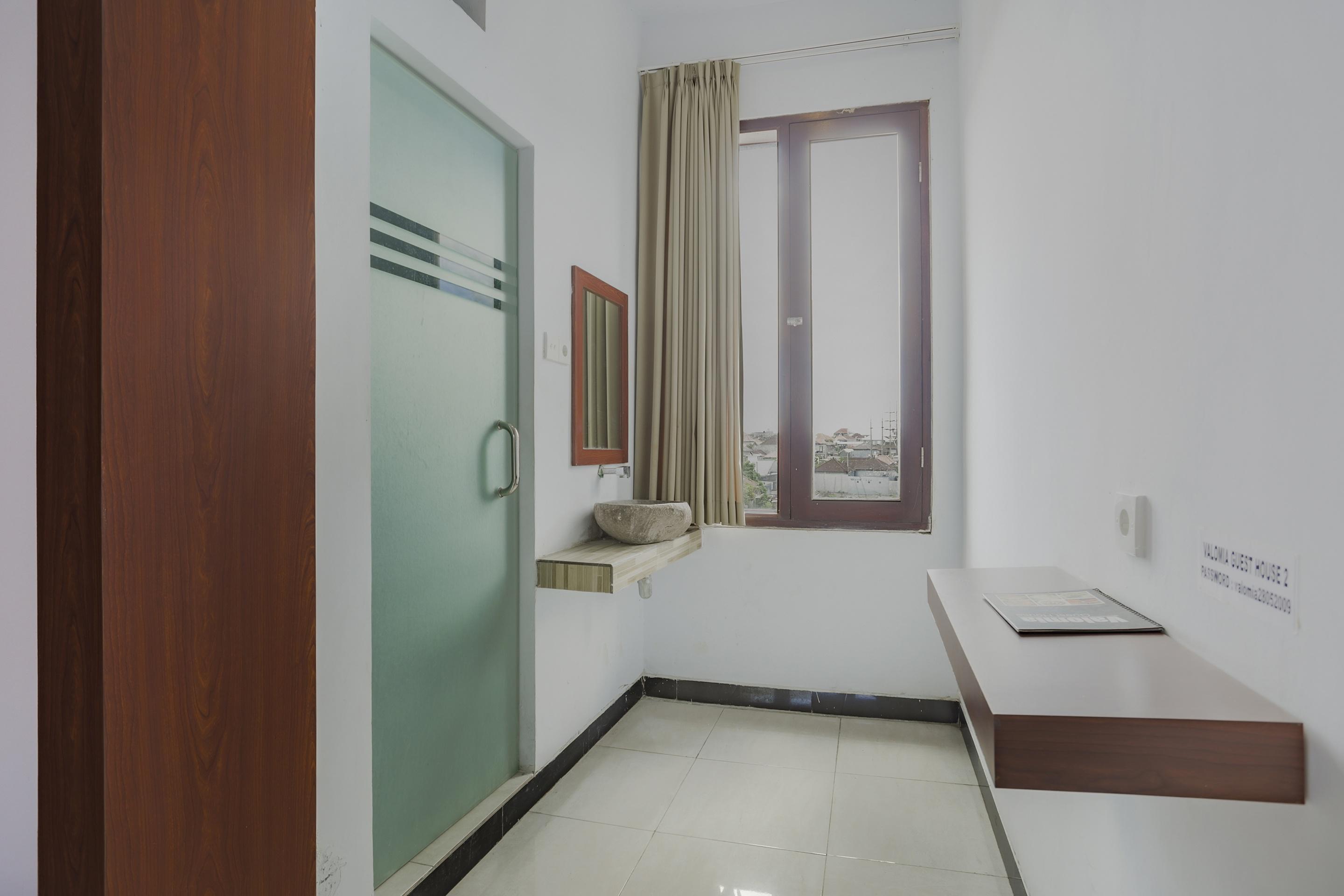 Oyo 3852 Valomia Guest House Dempassar Exterior foto