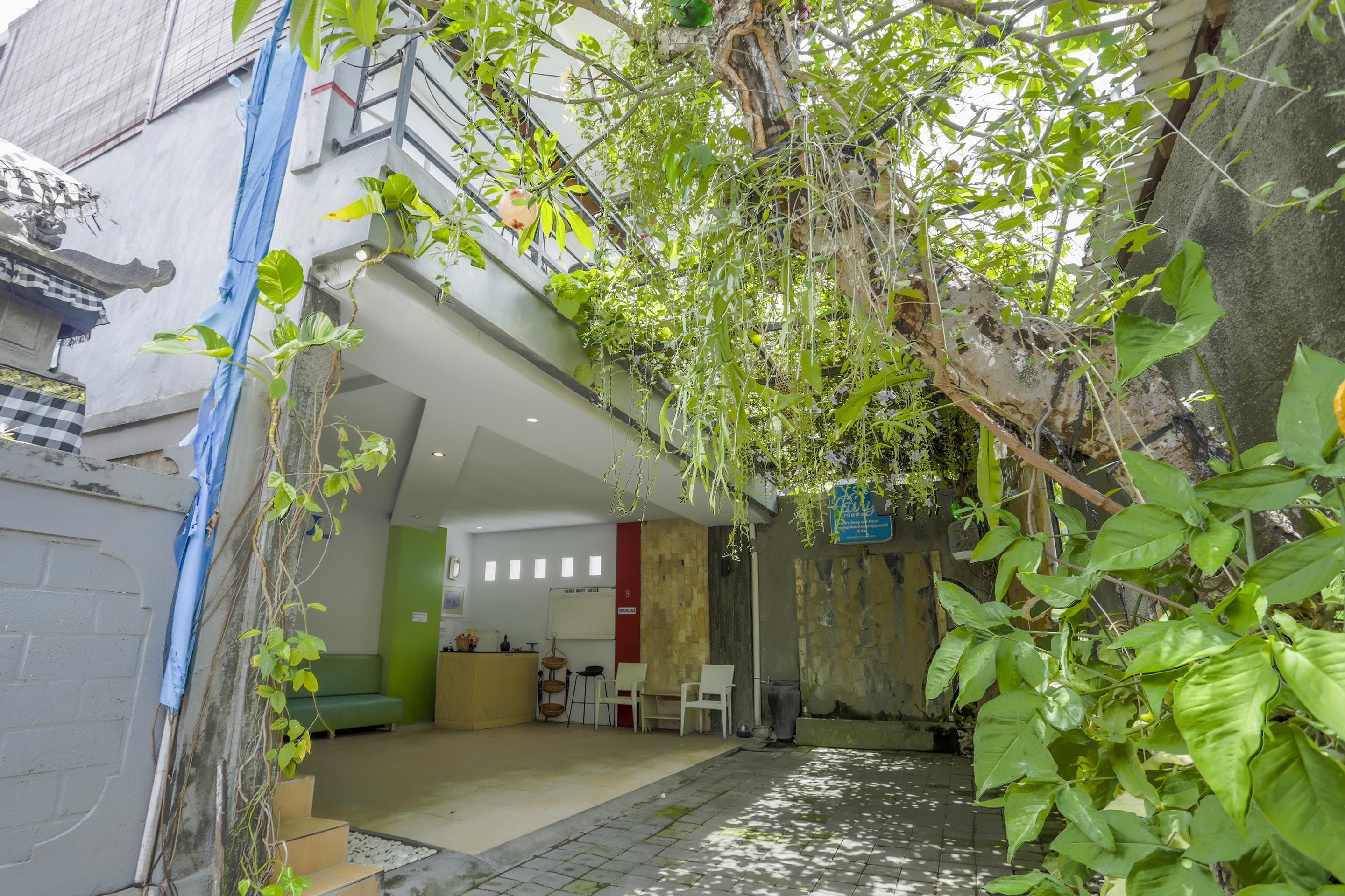 Oyo 3852 Valomia Guest House Dempassar Exterior foto